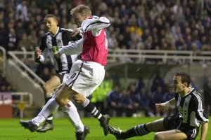 Bergkamp gol contro il Newcastle