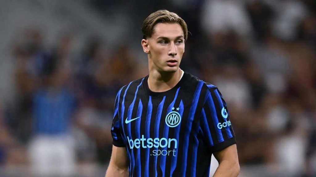 Ma quale gloria e successo: Pio Esposito è disperato | È finito in mezzo ad una strada