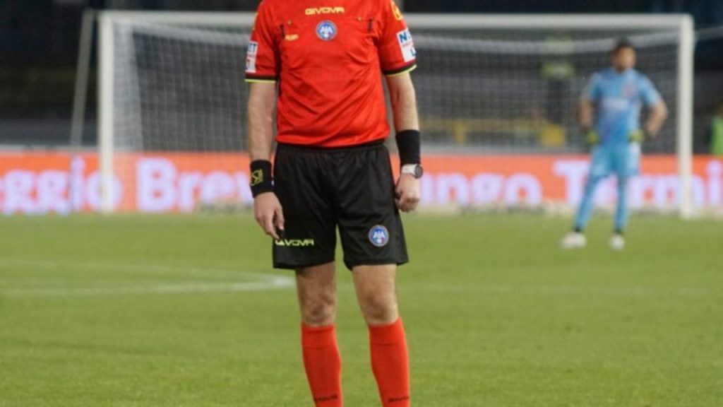 Nuovo anno, vecchie abitudini: aggredito arbitro in Italia | Colpevole tirato per i calzoni, voleva ucciderlo