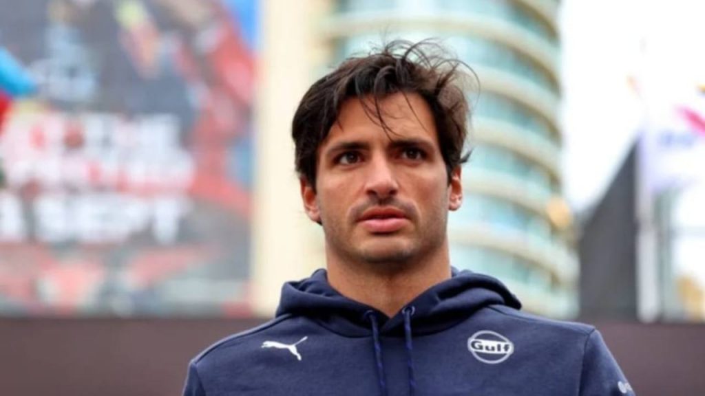 Tragedia sfiorata a Singapore: Sainz collassa durante il GP | Soccorso immediato a fine gara