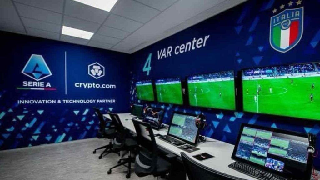 “Lo scudetto a Napoli o Inter”: messaggio imbarazzante dalla sala VAR | L’audio di Verona devasta la Serie A