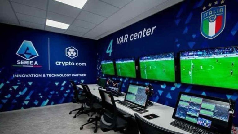 “Lo scudetto a Napoli o Inter”: messaggio imbarazzante dalla sala VAR | L’audio di Verona devasta la Serie A
